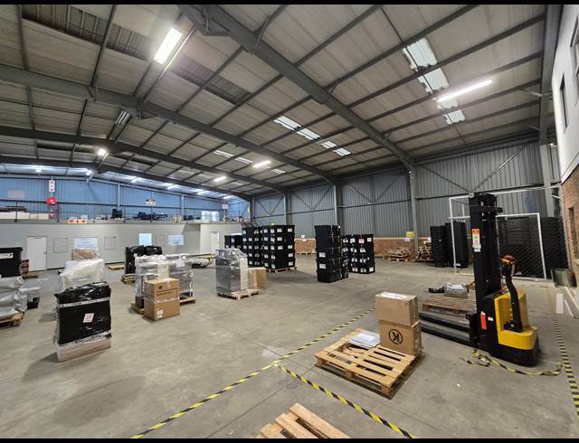 1,050M² WAREHOUSE TO LET IN TUNNEY